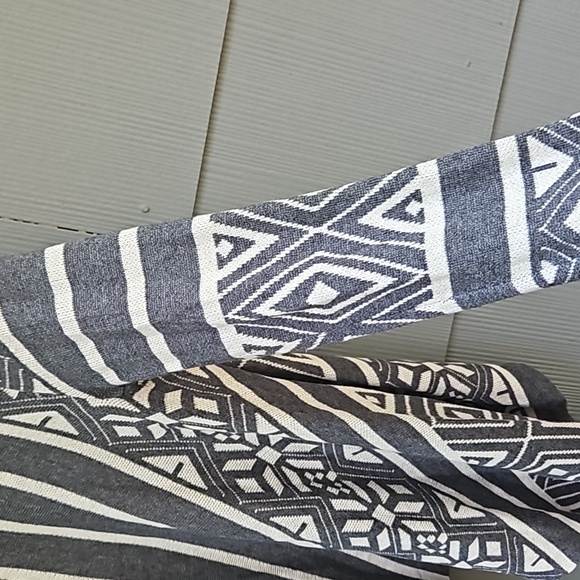 Ladies Aztec handkerchief open wrap med - large - Picture 7 of 7